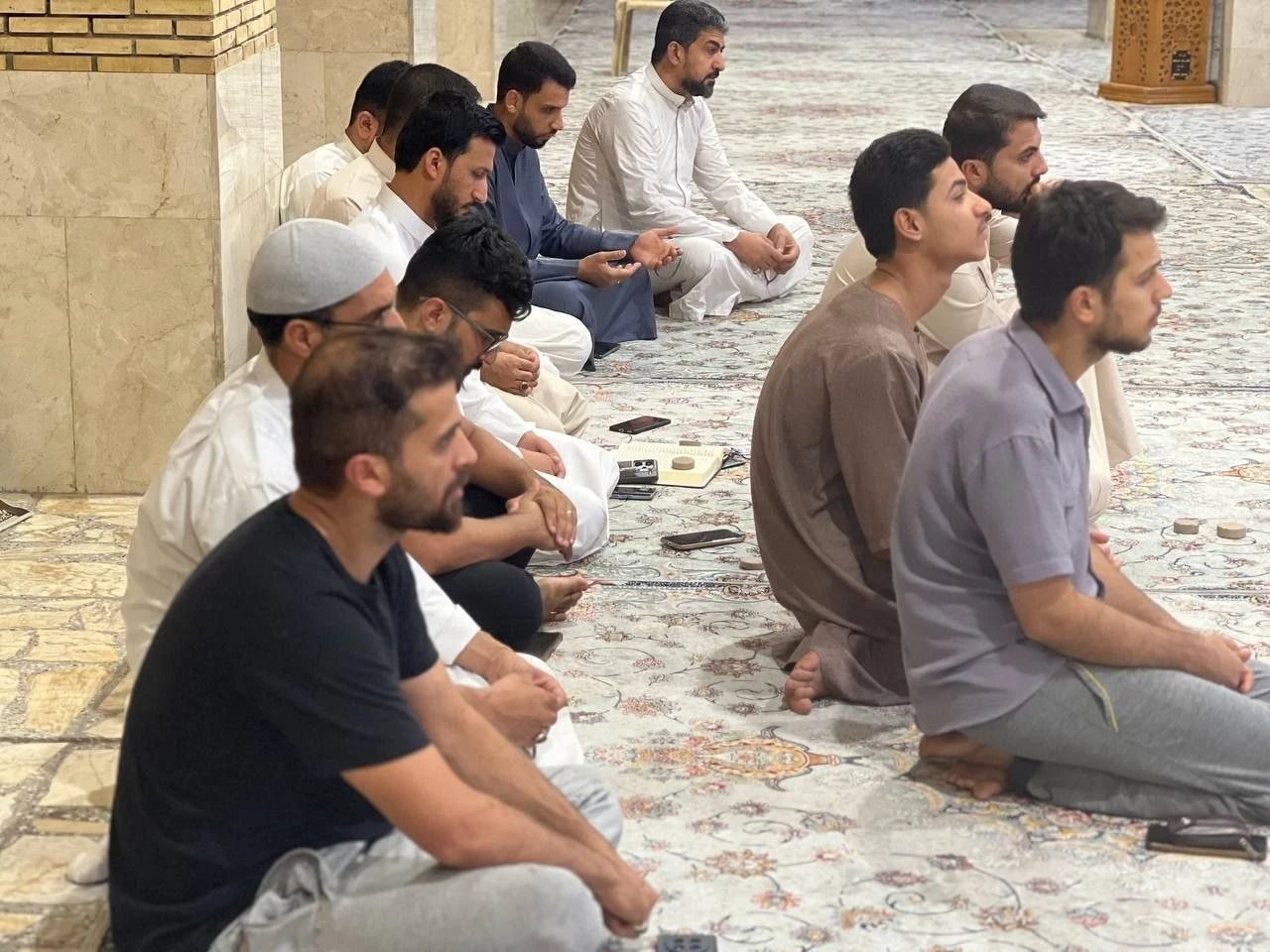 قراءة دعاء الندبة الأسبوعي في مسجد السهلة المعظم — صورة 2